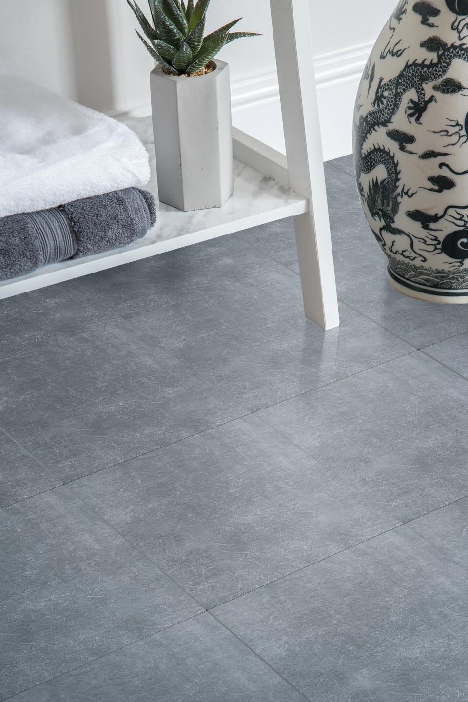 Solid Concrete I Selbstklebende Bodenfliesen in Betonoptik - 30,5 x 30,5cm