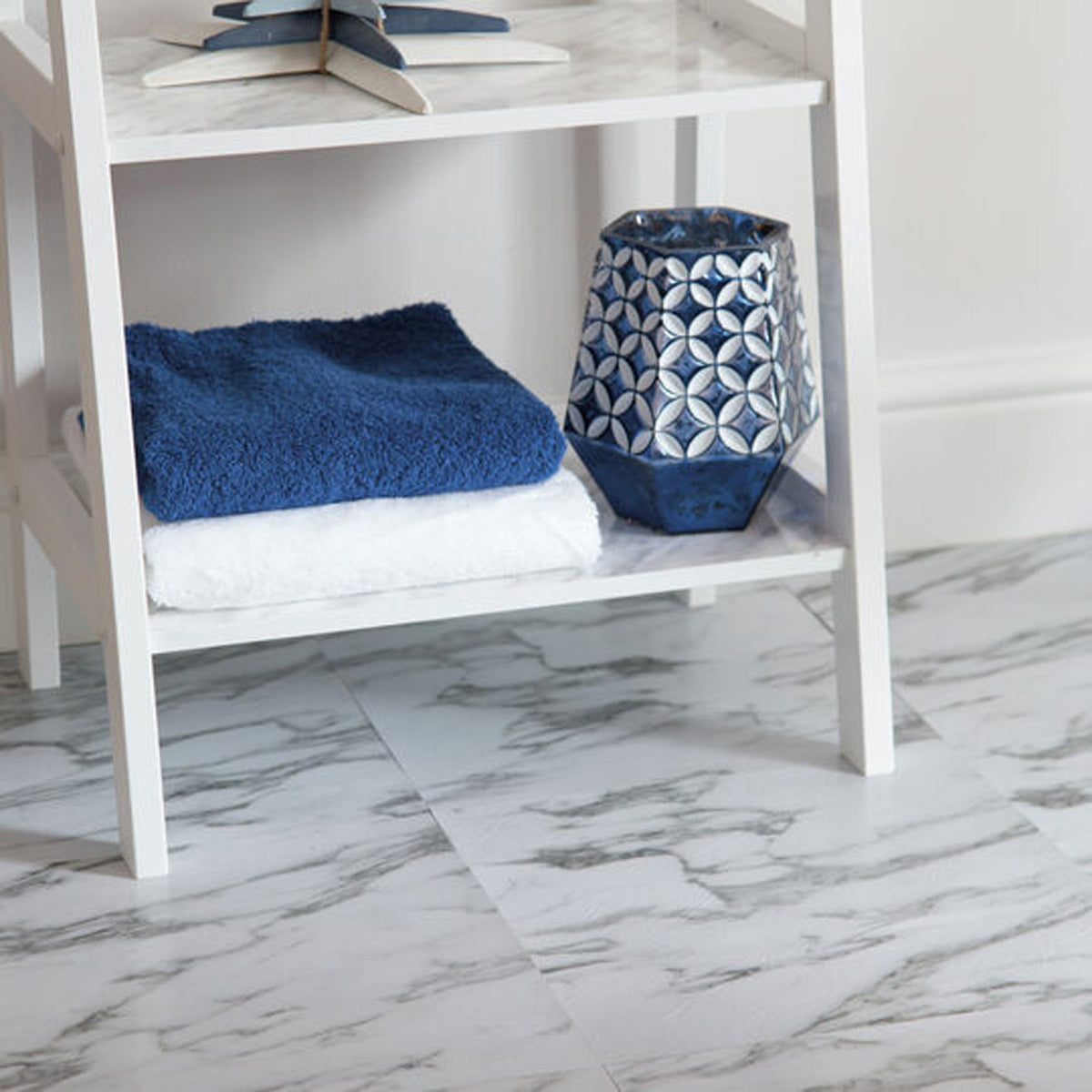 Premium Marble I Selbstklebende Bodenfliesen Marmoroptik weiß - 30,5 x 30,5cm