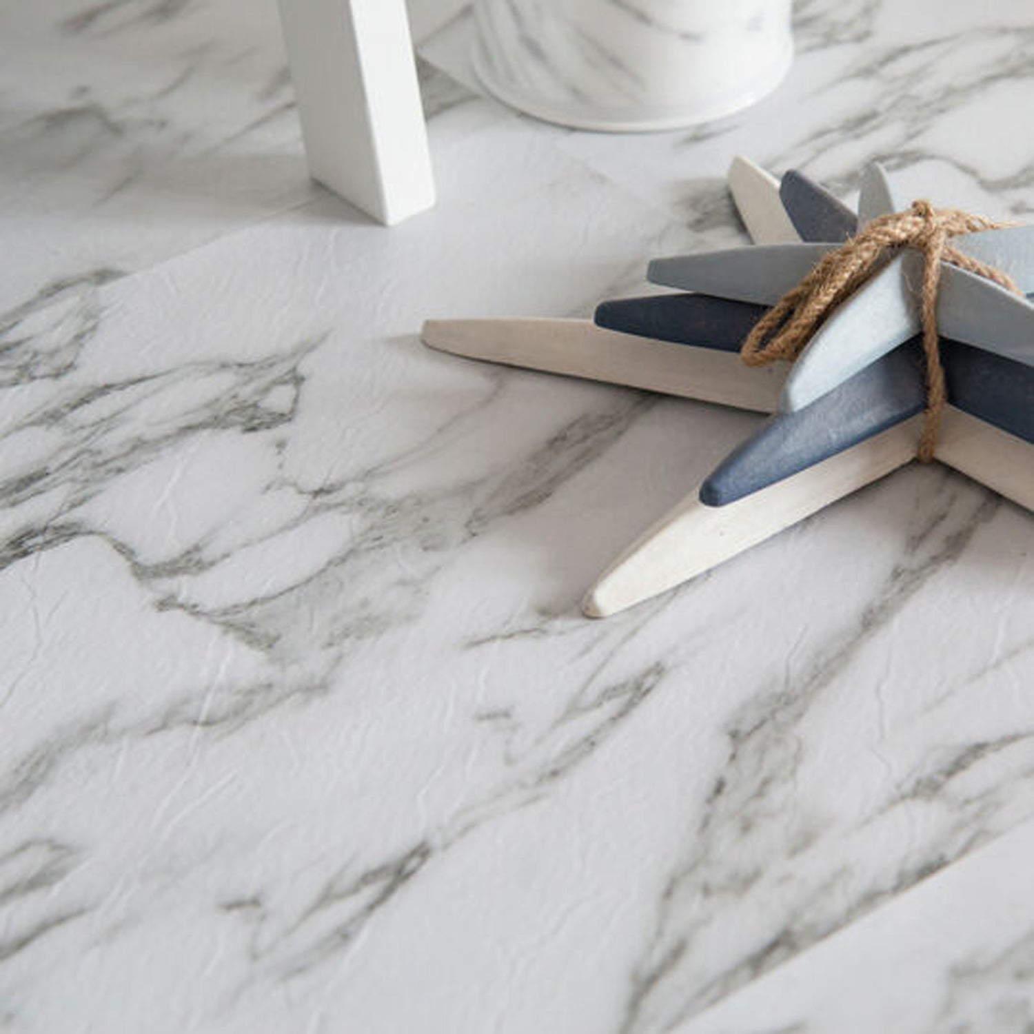 Premium Marble I Selbstklebende Bodenfliesen Marmoroptik weiß - 30,5 x 30,5cm